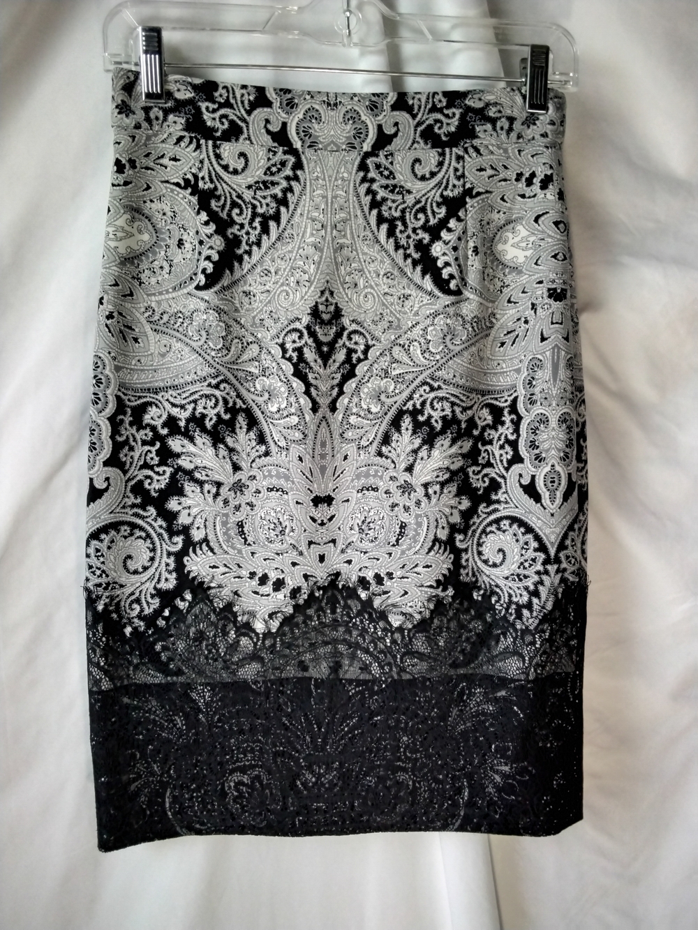 ANTONIO MELANI Black and White Paisley Lace-Trim Pencil Skirt